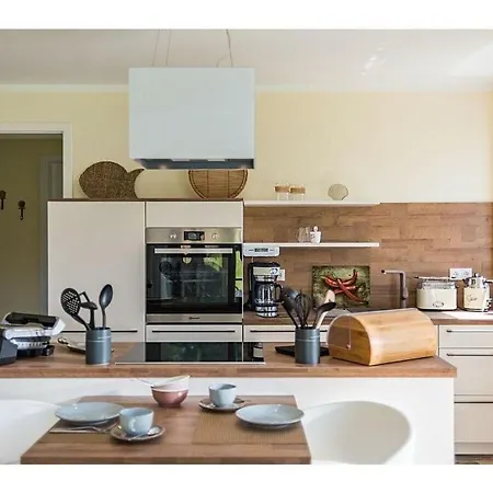 Prázdninový dům Cellina Modern Retreat