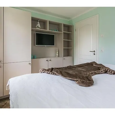 Cellina Modern Retreat